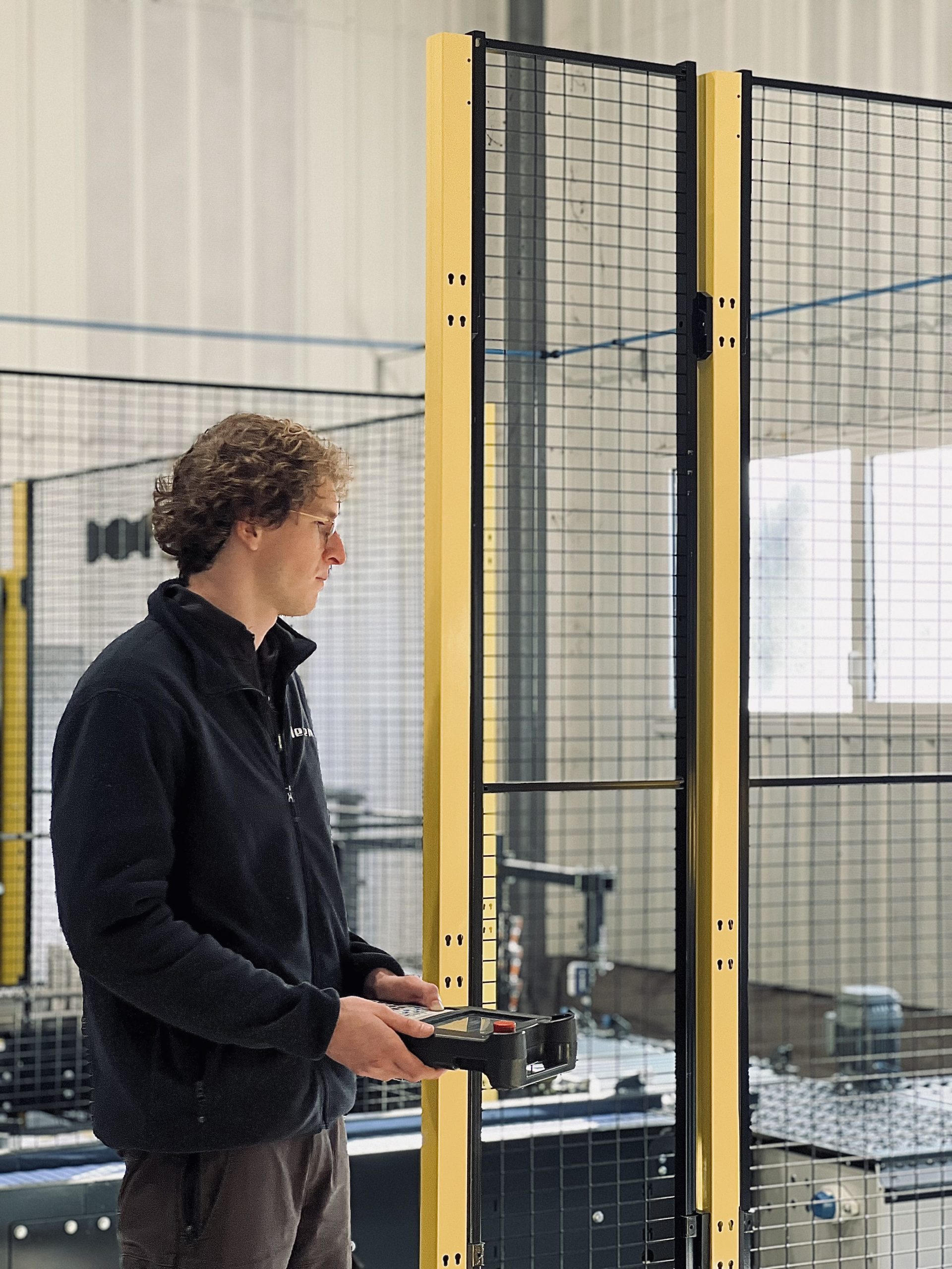 Collaborateur LEXEM en train d'utiliser un teach.